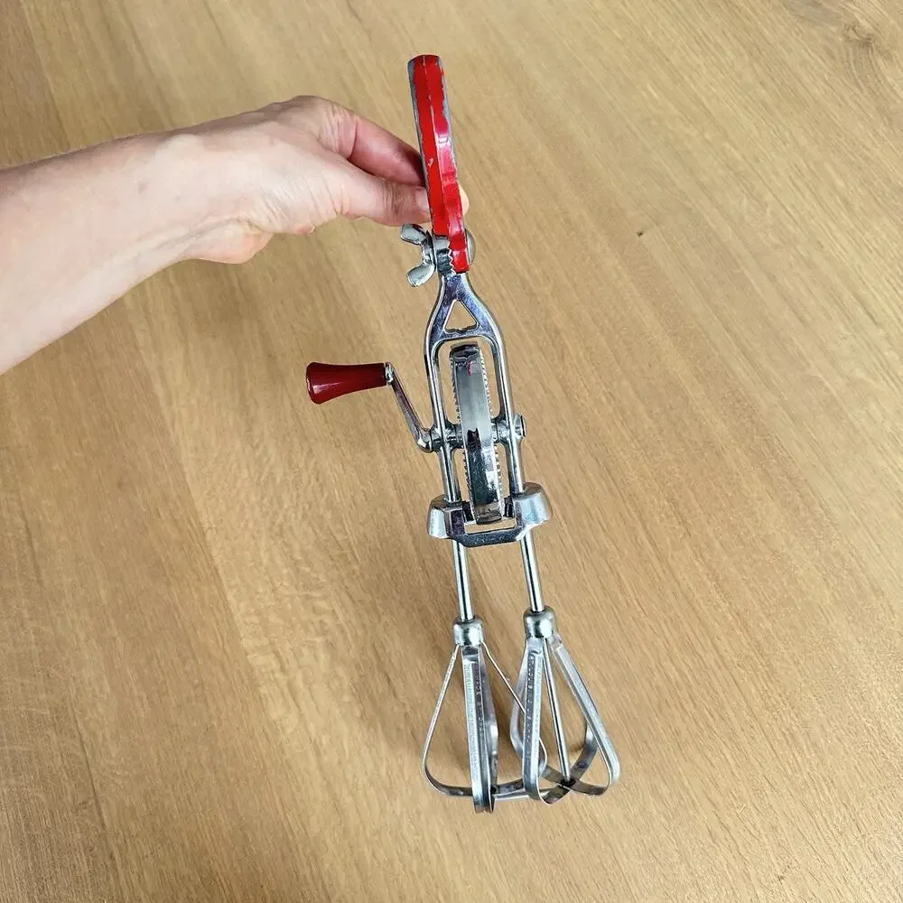 Vintage DAZEY Model 810 Red Hand Mixer Egg Beater Heavy Duty Adjustable Handle